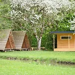 Kamp Na Otoku - Ob Savinji Parque de Campismo