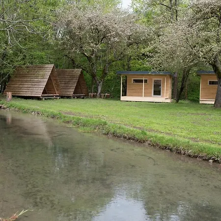 Kamp Na Otoku - Ob Savinji キャンプ場